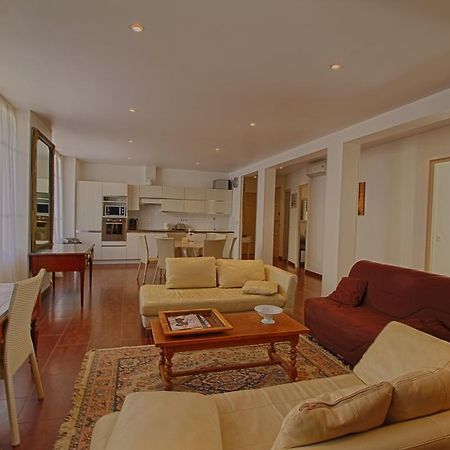 F3 Place Miot Apartment Аячо Екстериор снимка