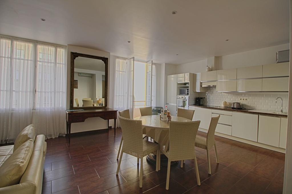 F3 Place Miot Apartment Аячо Екстериор снимка