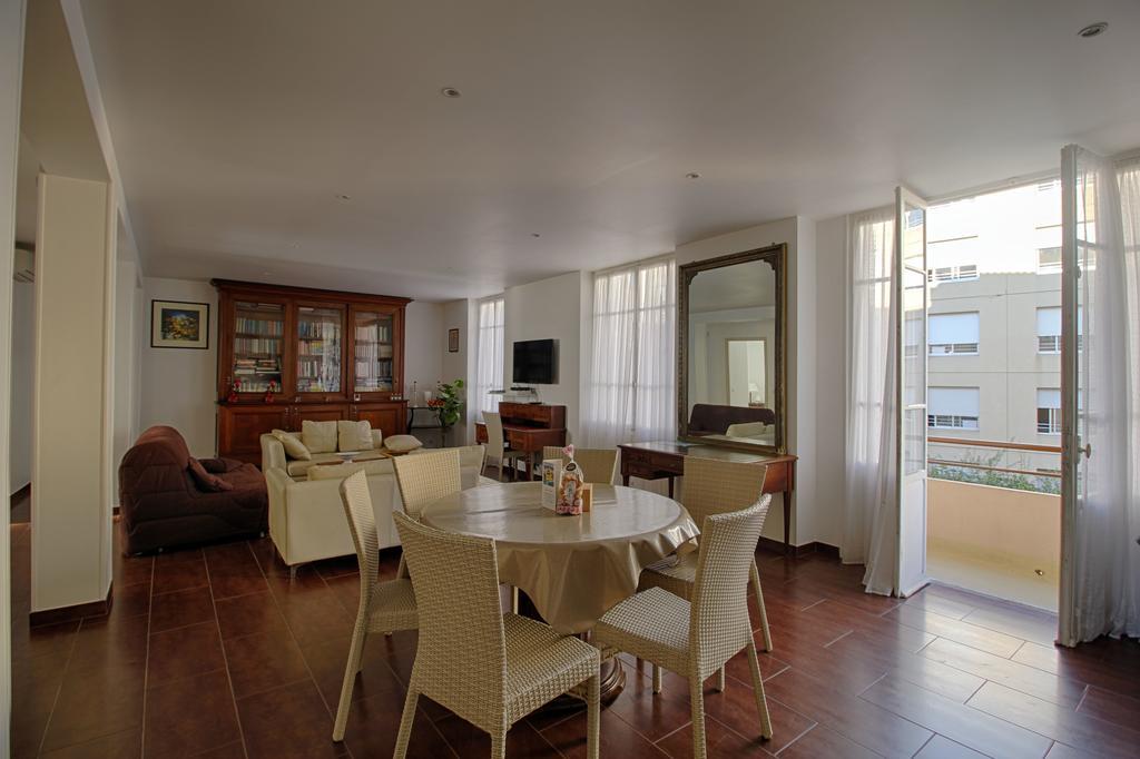 F3 Place Miot Apartment Аячо Екстериор снимка